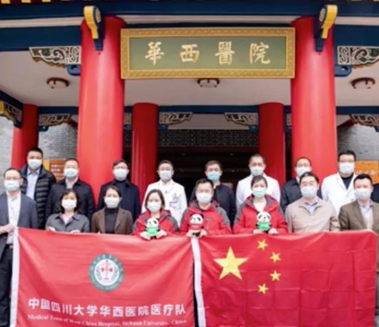 身披國旗，赴意抗疫